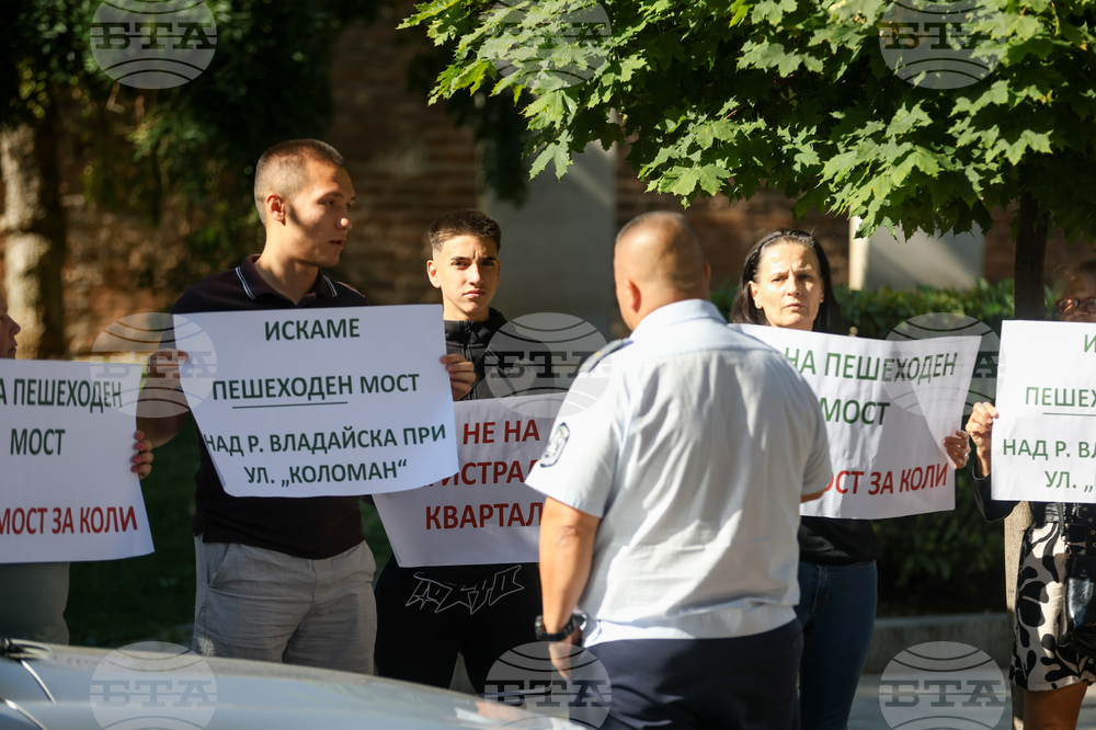 Столична община - товарен мост - протест