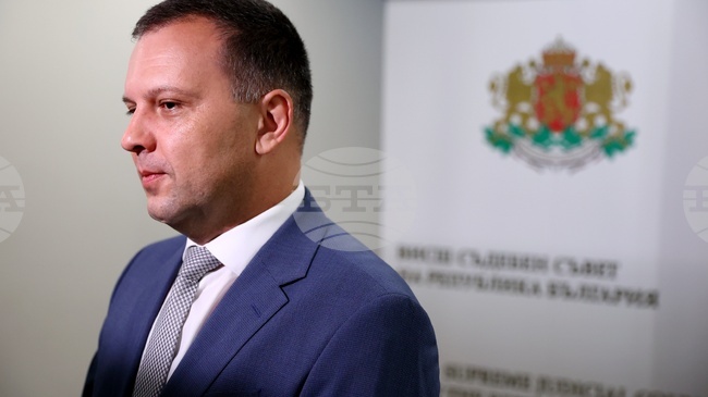 Статуквото в съдебната власт продължава да действа по добре познатия начин, каза министър Николай Найденов 