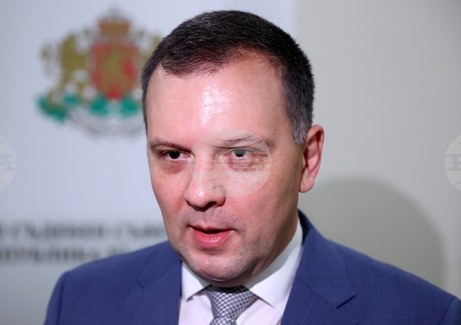 Статуквото в съдебната власт продължава да действа по добре познатия начин, каза министър Николай Найденов 