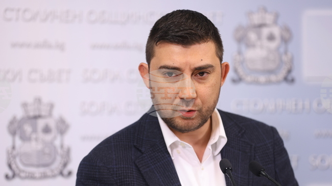 Една разходка из София обяснява избора на Бургас за "Евровизия", заяви общинският съветник от ВМРО Карлос Контрера