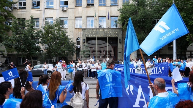 Employees of Medicine Maker BulBio Hold Protest Demanding Company Stabilization