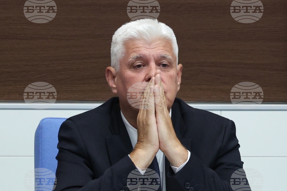 Задълженията ми са да осигуря нормалния престой на американските военни самолети в „Безмер“ и да минимизирам рисковете за населението, каза министърът на отбраната