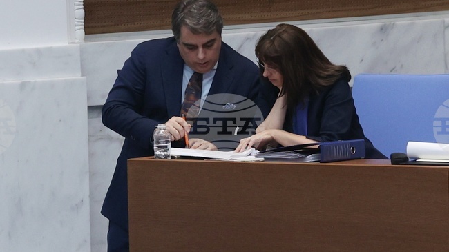 Въвеждането на почасово изчисляване на трудовия стаж и увеличението на тол таксите бяха акценти в дебата по проектобюджета на държавата за 2026 г.