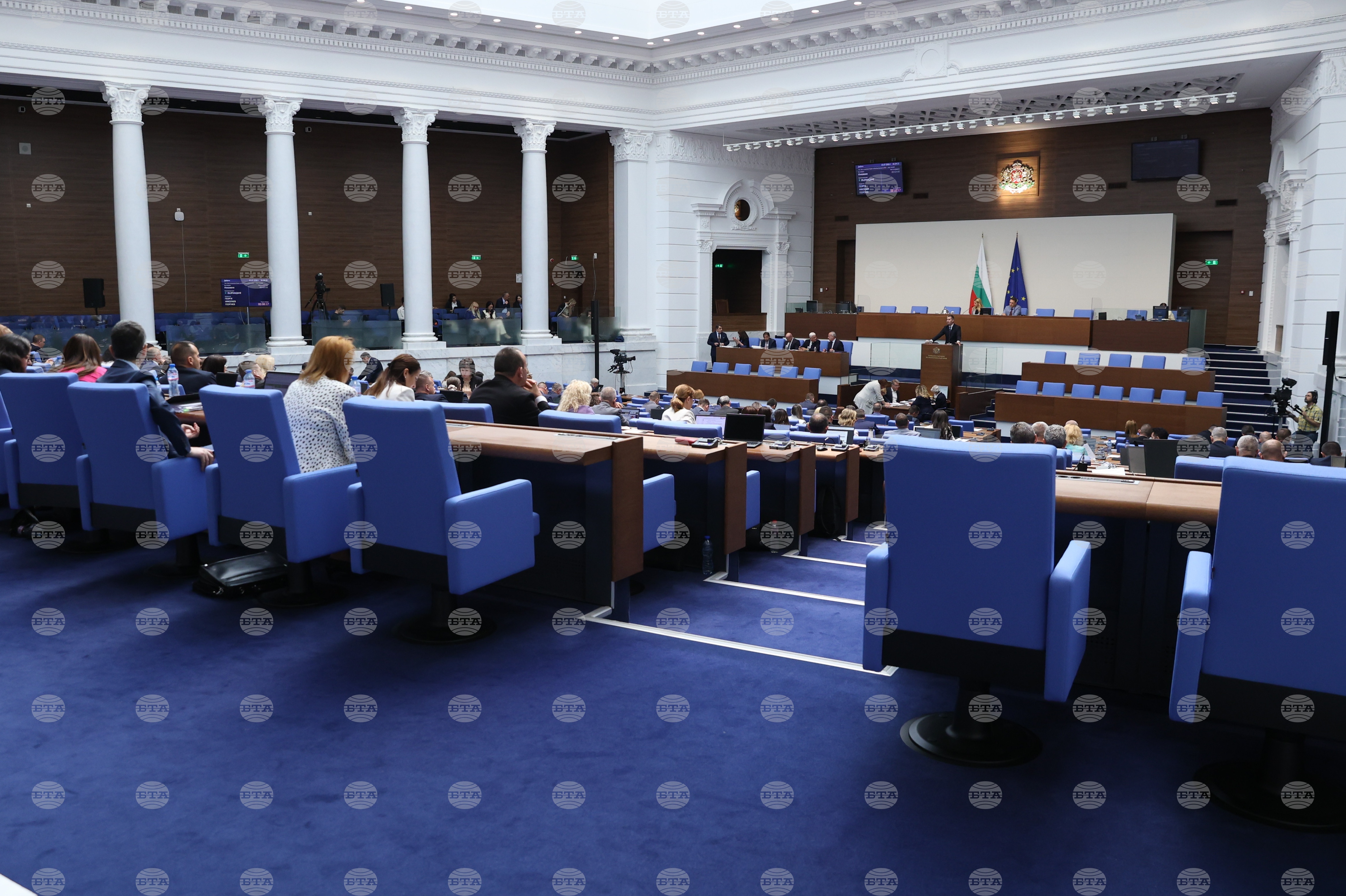 Без коледни партита, семинари и спортни прояви за служители в бюджетните организации приеха депутатите в държавния бюджет за 2026 г.
