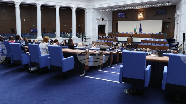 MPs Approve EUR 620 Minimum Wage Freeze for State Employees, Authorize Up to EUR 10.1 Billion in New Debt for 2026