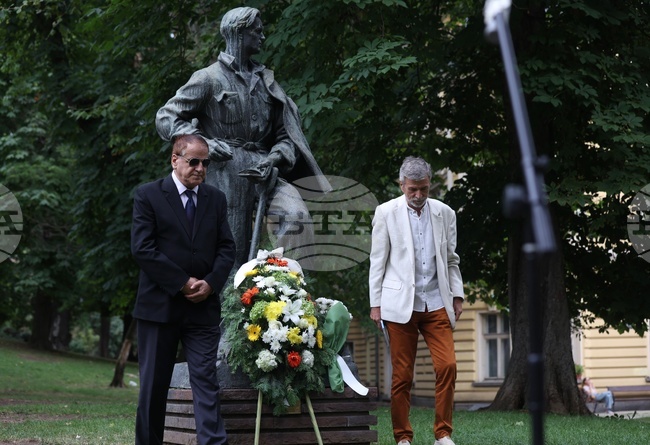 Literary Readings in Sofia Commemorate 84th Death Anniversary of Poet Nikola Vaptsarov