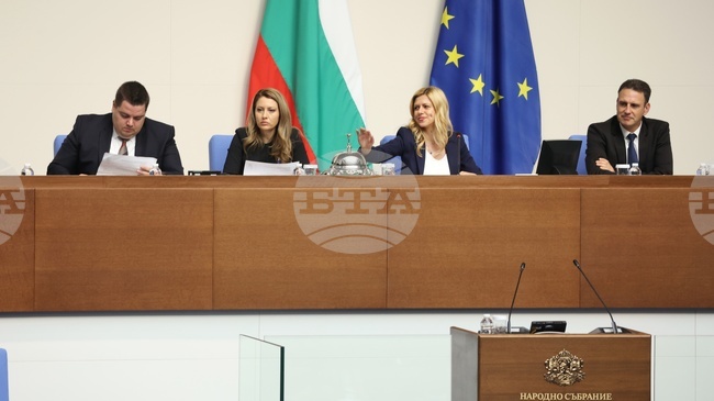 Парламентът ще гласува прекратяване правомощията на председателя на комисията по досиетата Пламен Тончев