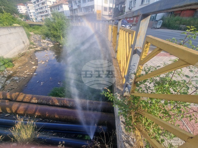 Авария във водопровод, захранващ няколко населени места, е възникнала в смолянския квартал „Устово“