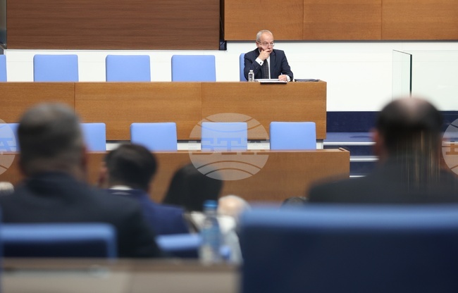 Депутатите приеха окончателно минималната заплата да остане 620 евро и да бъде поет нов държавен дълг до 10,1 млрд. евро за 2026 г. 