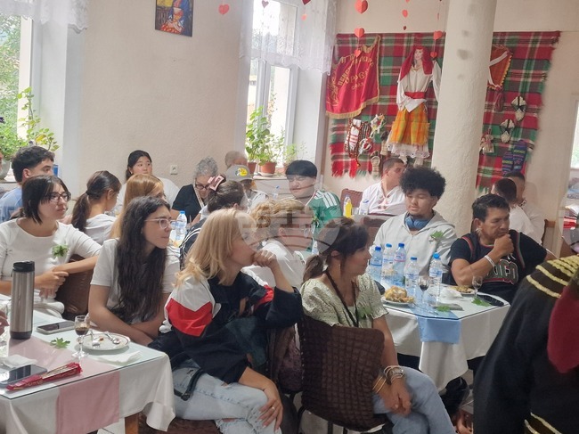 Гости от САЩ и Латинска Америка посетиха Пенсионерски клуб „Орфей“ в Смолян