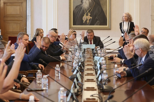 До 12 август е срокът за предлагане на кандидатури за управител и подуправител на НЗОК, прие парламентарната комисия по здравеопазване