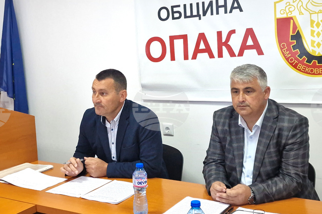 Няма върнати решения на Общинския съвет в Опака през първото полугодие на 2026 г., отчете председателят Мюмюм Мюмюнов