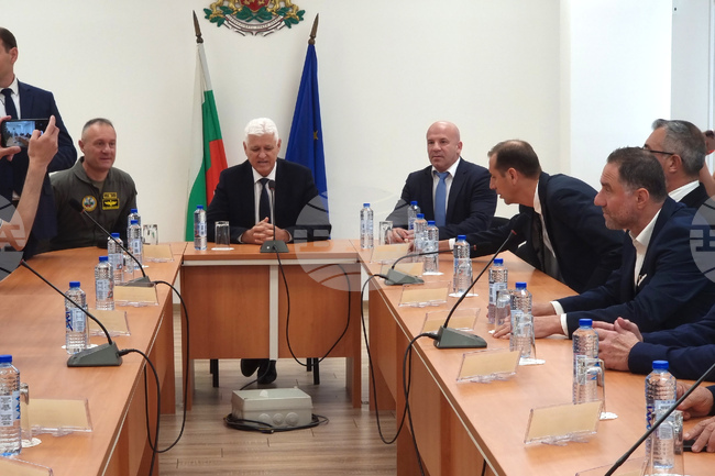 Defence Minister Reassures Yambol Region Mayors over Planned Deployment of US Aircraft at Bezmer Air Base