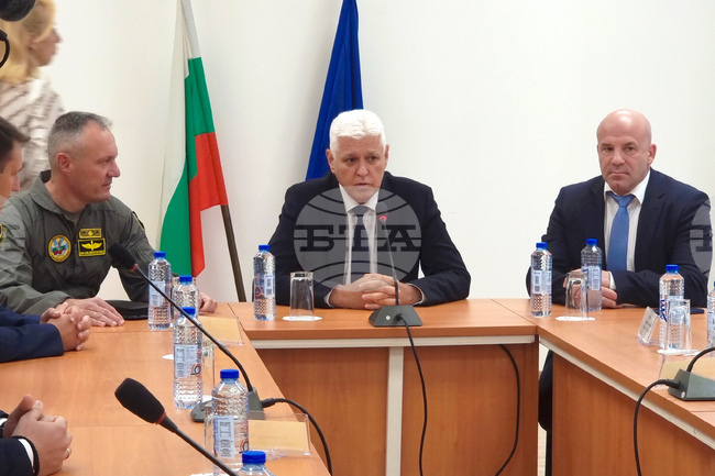 Bulgaria Is Not and Will Not Become a Target, Defence Minister Says Regarding US Aircraft Deployment at Bezmer Air Base