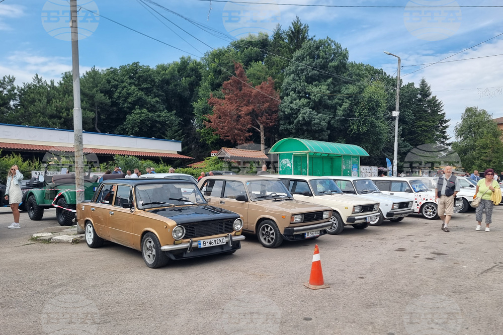 Село Сенокос - парад на ретро автомобили