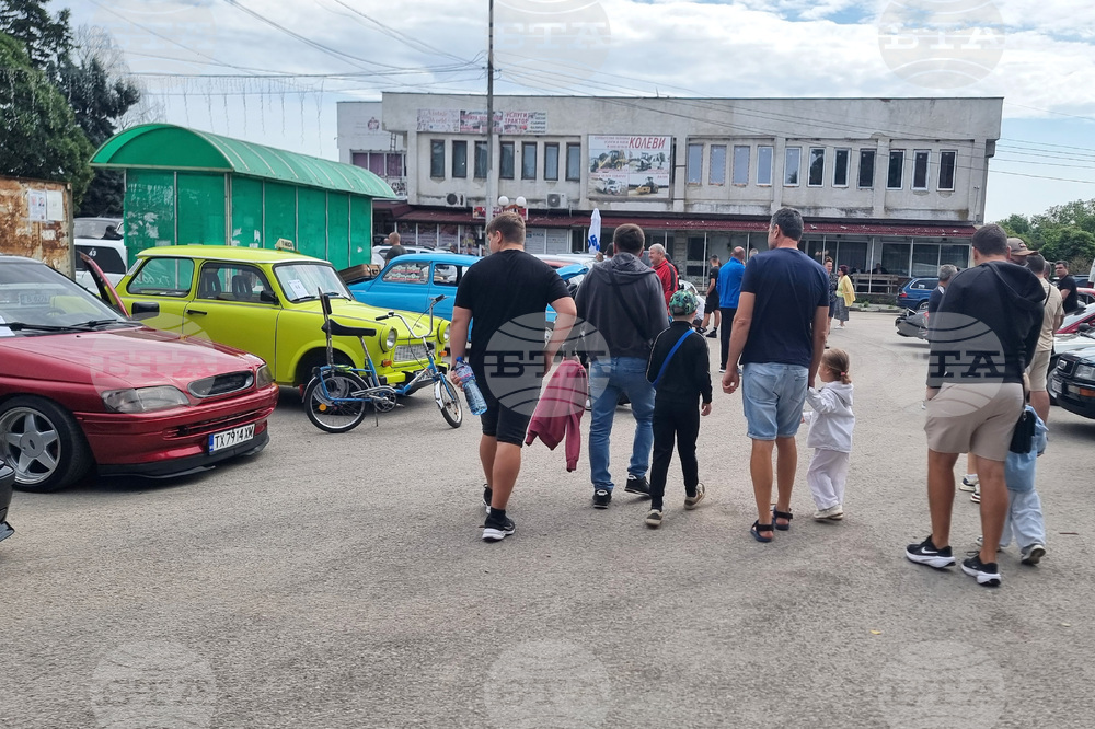 Село Сенокос - парад на ретро автомобили