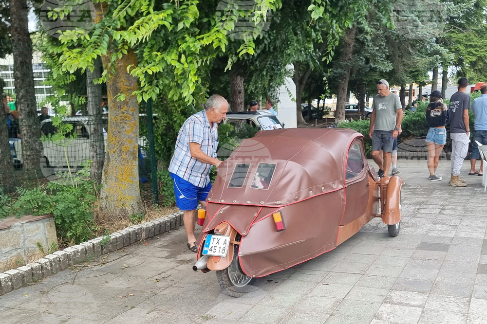 Село Сенокос - парад на ретро автомобили