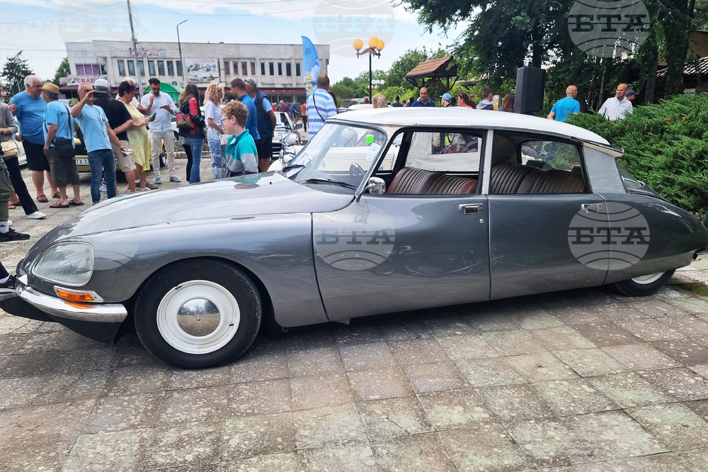 Село Сенокос - парад на ретро автомобили
