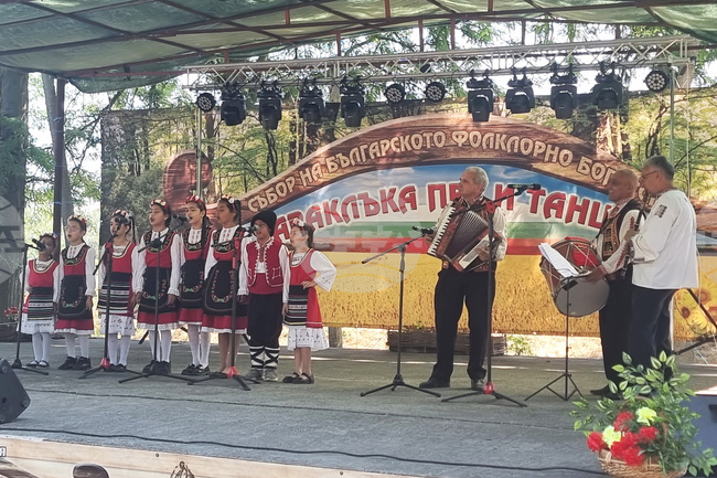 Село Градище - фолклорен събор „Тараклъка пее и танцува“