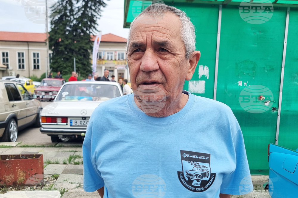 Село Сенокос - изложение на ретроавтомобили - колекция на Пламен Стоянов