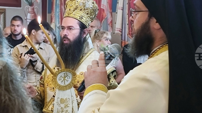 Сливенският митрополит Арсений отслужи света литургия в обновения храм „Успение Богородично” в ямболското село Меден кладенец