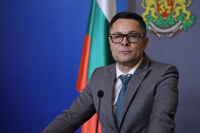 Вицепремиерът Александър Пулев: Не сме се отказали от намаляването на заплатите в държавните предприятия – това е наша реформа