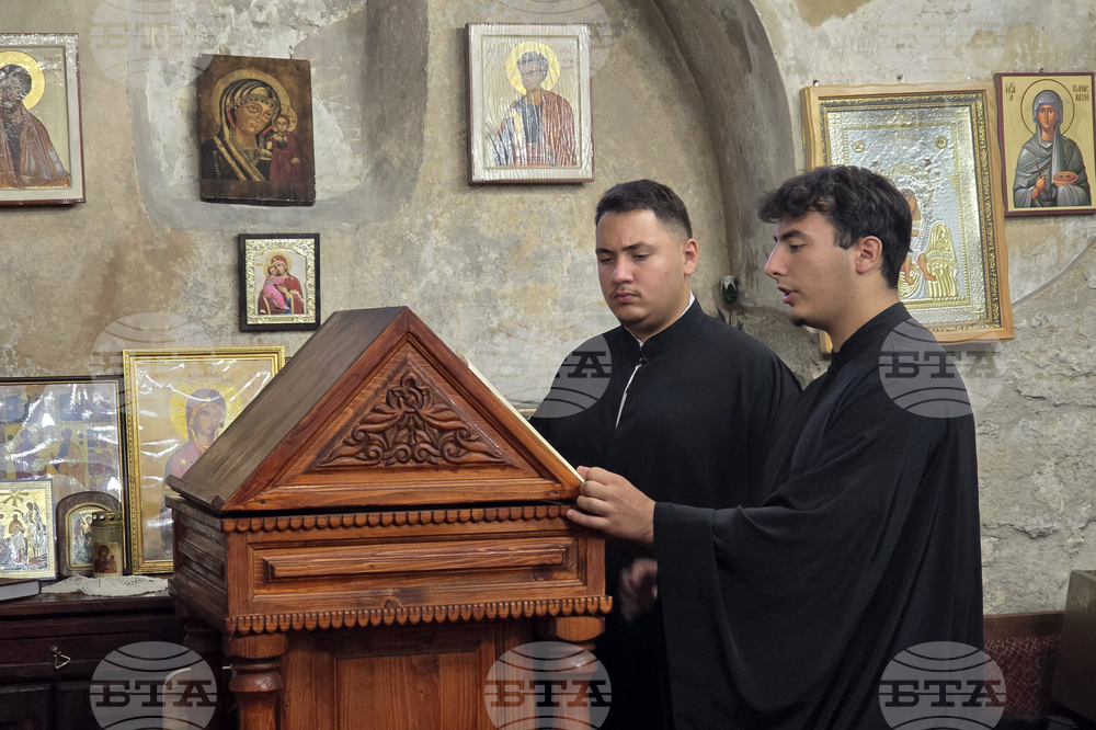 Видин - митрополит Пахомий - старинен храм „Света Петка“ - литургия