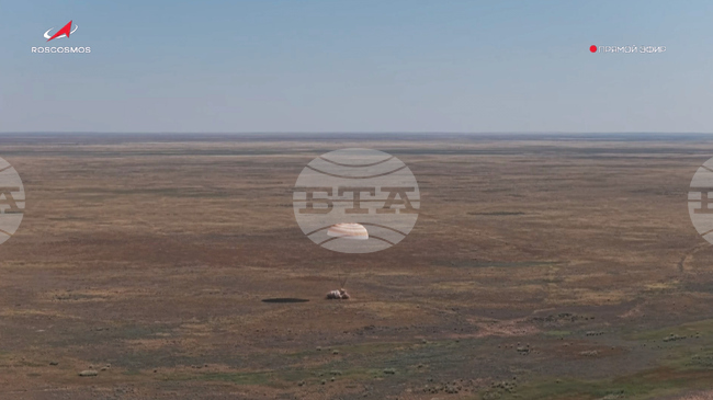 Американски астронавт и двама руски космонавти се завърнаха на Земята след 8-месечна мисия на Международната космическа станция 