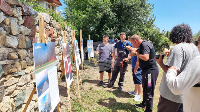 Изложбата „Огънят премина, паметта остана" припомня за големия пожар в Трънско отпреди година