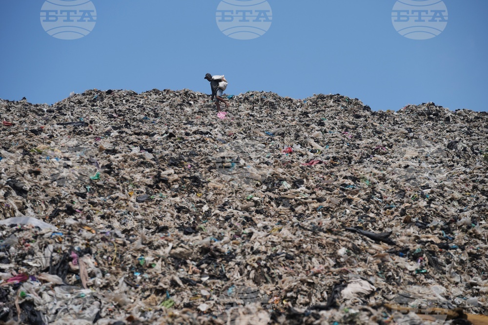 APTOPIX Indonesia Climate Landfill