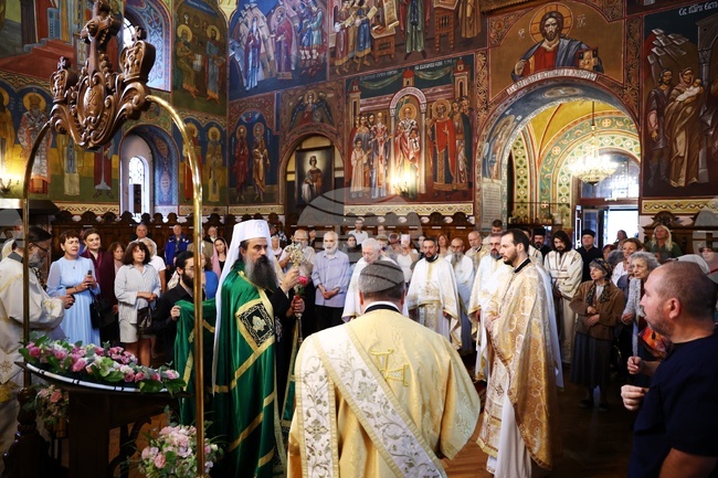 Храм "Св. Седмочисленици" - патриарх Даниил - литургия