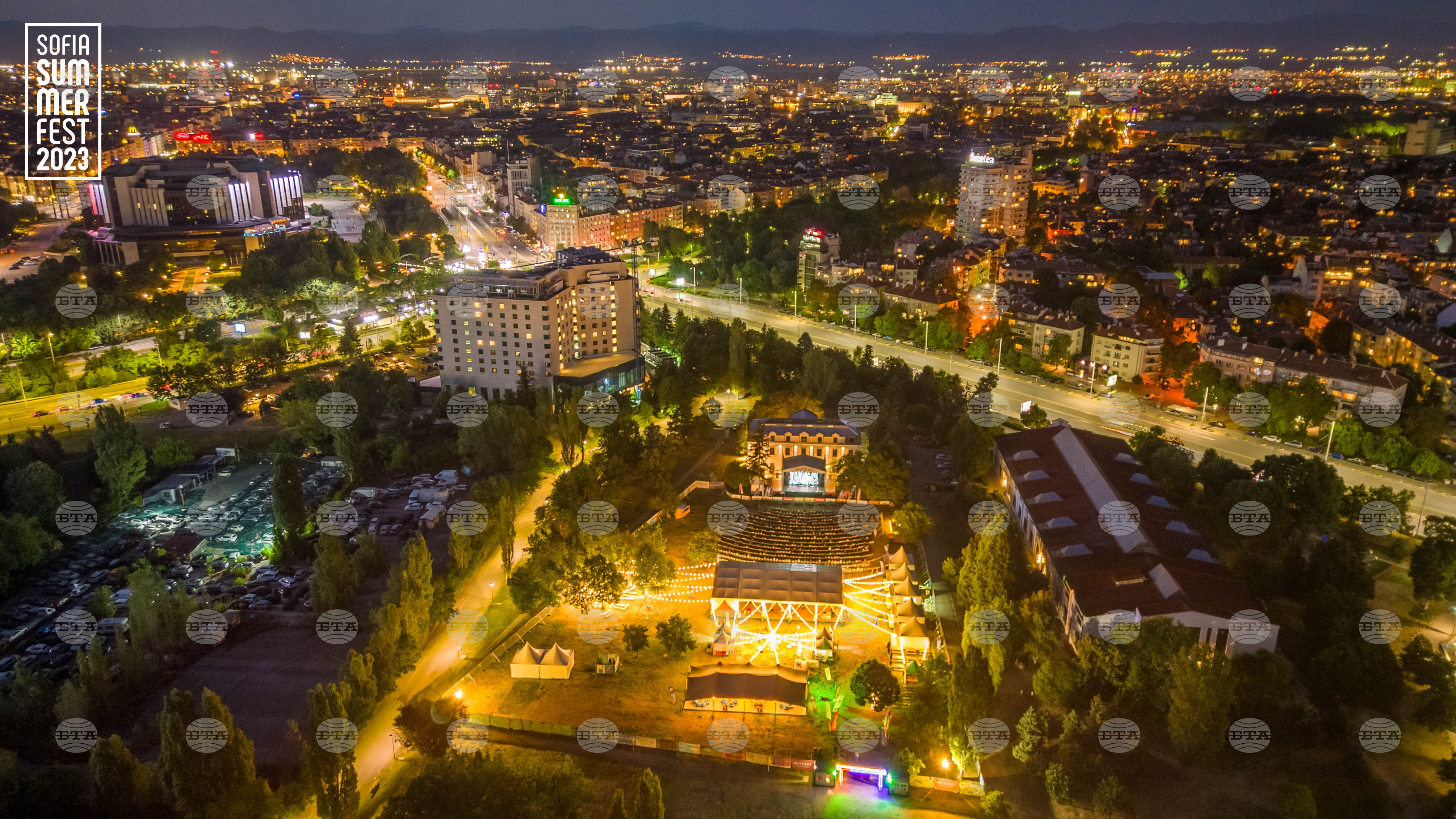 Фотоизложбата "Първите 7" показва в 60 фотографии историята на Sofia Summer Fest