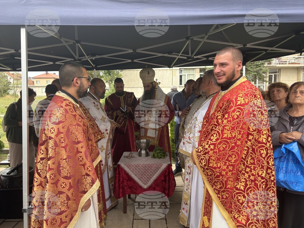 Самоков - храм „Свети Панталеймон“ - празник - литургия