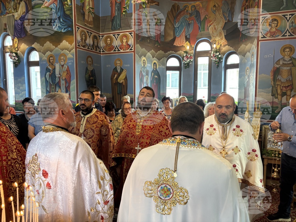 Самоков - храм „Свети Панталеймон“ - празник - литургия