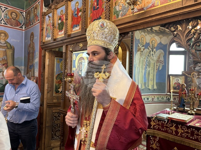 Самоков - храм „Свети Панталеймон“ - празник - литургия