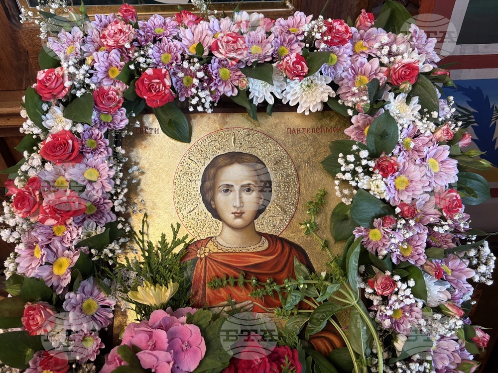 Самоков - храм „Свети Панталеймон“ - празник - литургия