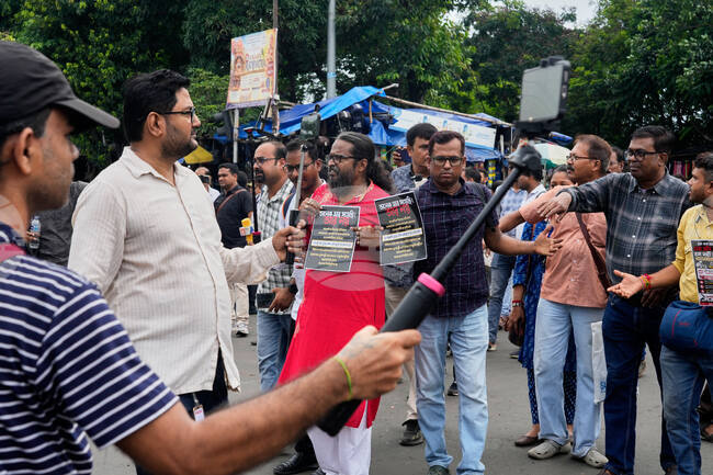 India Cockroach Protest