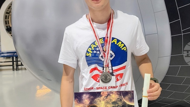 Български ученик спечели индивидуално отличие в космическия лагер Space Camp в Турция