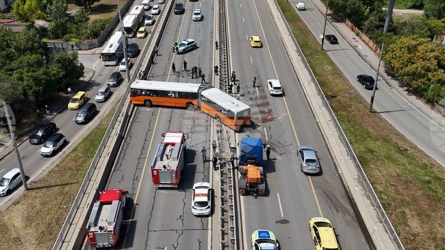 Four Injured as City Bus Veers Across Dual Carriageway in Sofia, Technical Fault Suspected