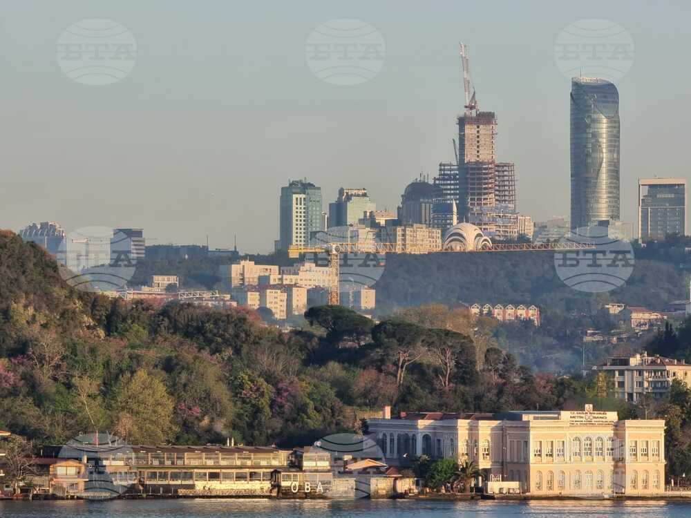 Турция - Антарктида - НИК 421 прекоси Босфора, навлизайки в Черно море