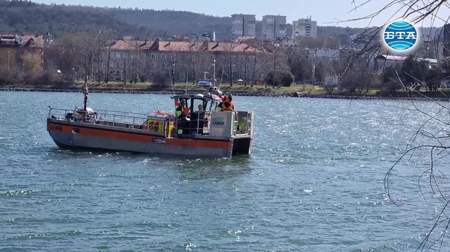 ДП „Пристанища инфраструктура“ демонстрира новата техника за реакция при нефтени разливи в пристанища