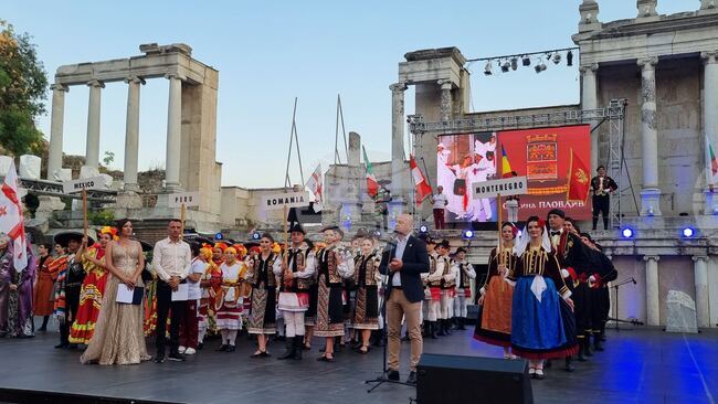 Кметът Костадин Димитров откри XXX Международен фолклорен фестивал Пловдив 2026 в Античния театър