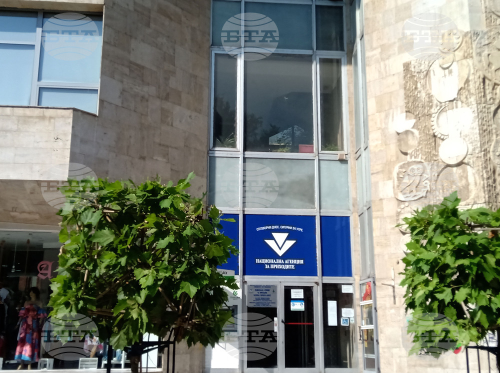 Офисът на НАП в Плевен продава на търг оръжия втора употреба, част от които са за резервни части