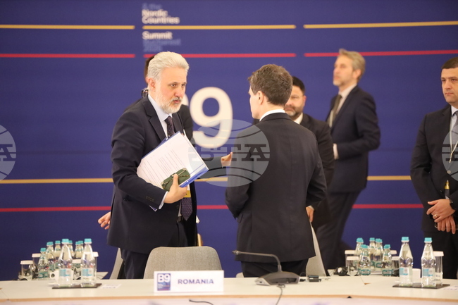 Румънският президент Никушор Дан изпрати в САЩ съветника си по националната сигурност и началника на Генералния щаб