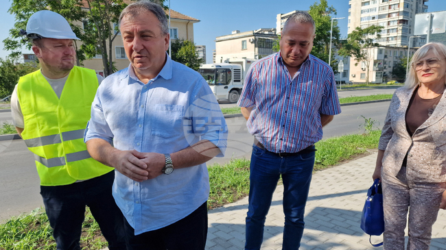 Кметът на Шумен и експерти съобщиха, че проектът за рехабилитация и реконструкция на бул. "Симеон Велики" се изпълнява в срок