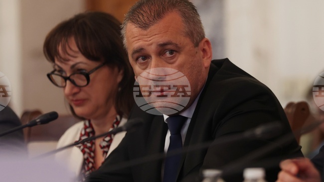 Изключителен приоритет на правителството е подобряването на пътната безопасност, каза транспортният министър Георги Пеев