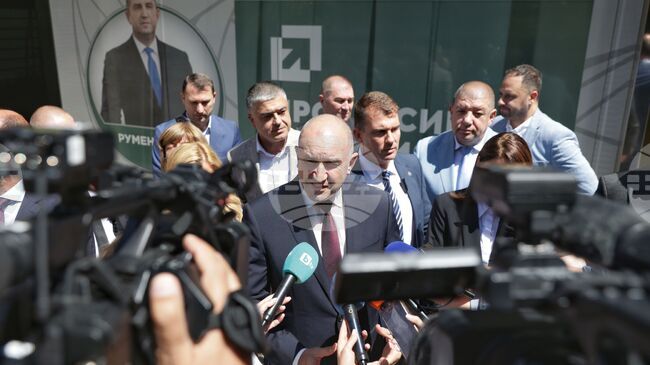 Заедно с коалиционните ни партньори решихме да подкрепим кандидатурата на Илияна Йотова, каза Румен Радев