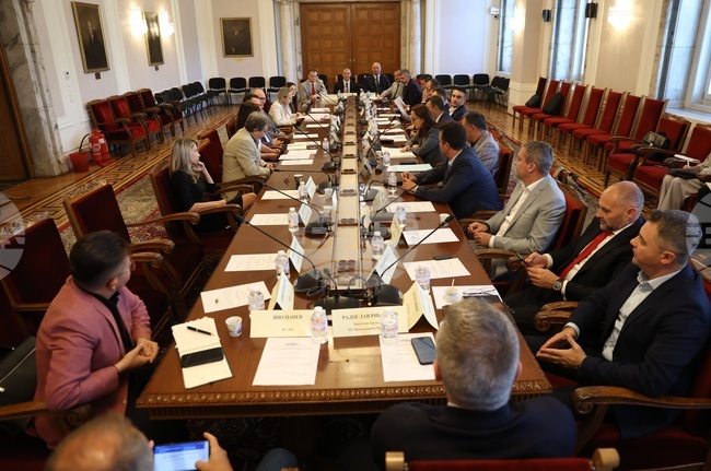 Energy Committee Approves Renewable Energy Act Amendments at Second Reading