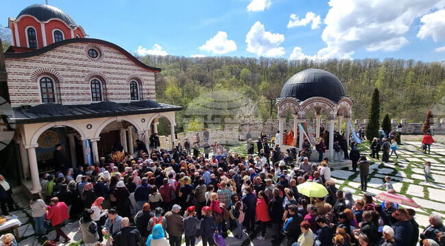  Село Гигинци - Св. Георги Победоносец - икона - мощи - поклонение