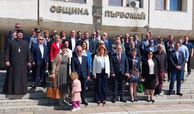 Вицепрезидентът в Първомай: Нуждаем се от отговорни и разумни управленци, които не мислят само за разпределяне на власт и постове